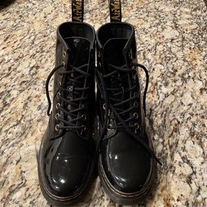 women’s doc martens